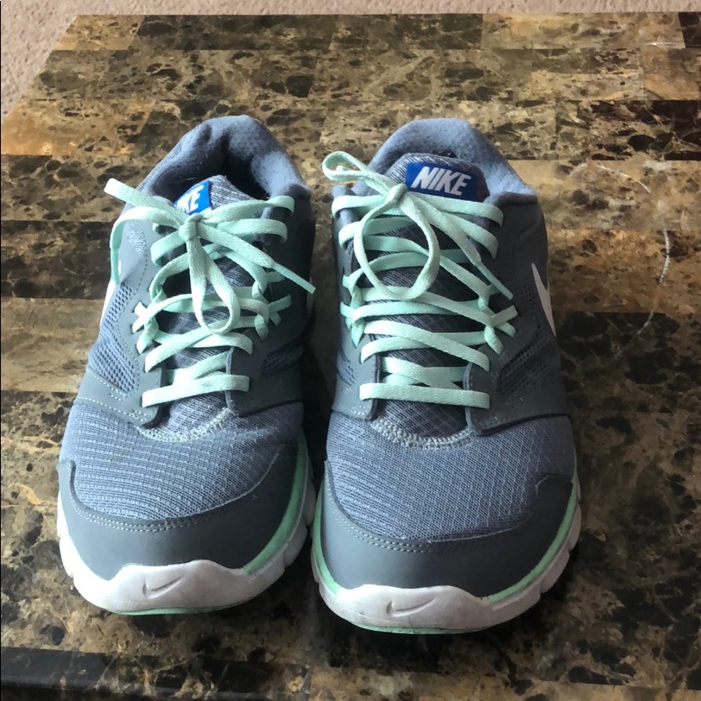Women’s Nike sneakers
